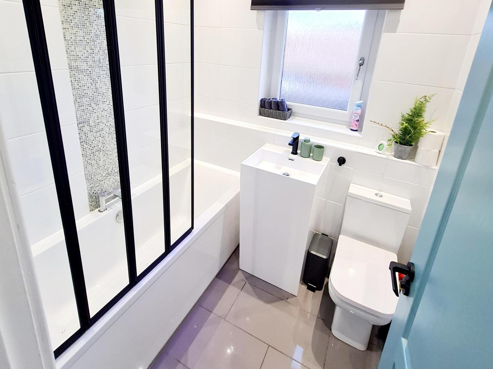 Ferienwohnung Bright 3Br Walking Distance To Town - Free Parking Glasgow Exterior foto